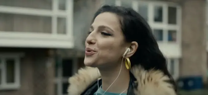 amy_wine_house_smoking_in_british_teen_look_back_to_black