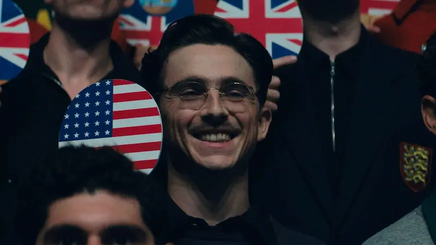 Marty Mauser at the British Open in Marty Supreme 2026 movie.